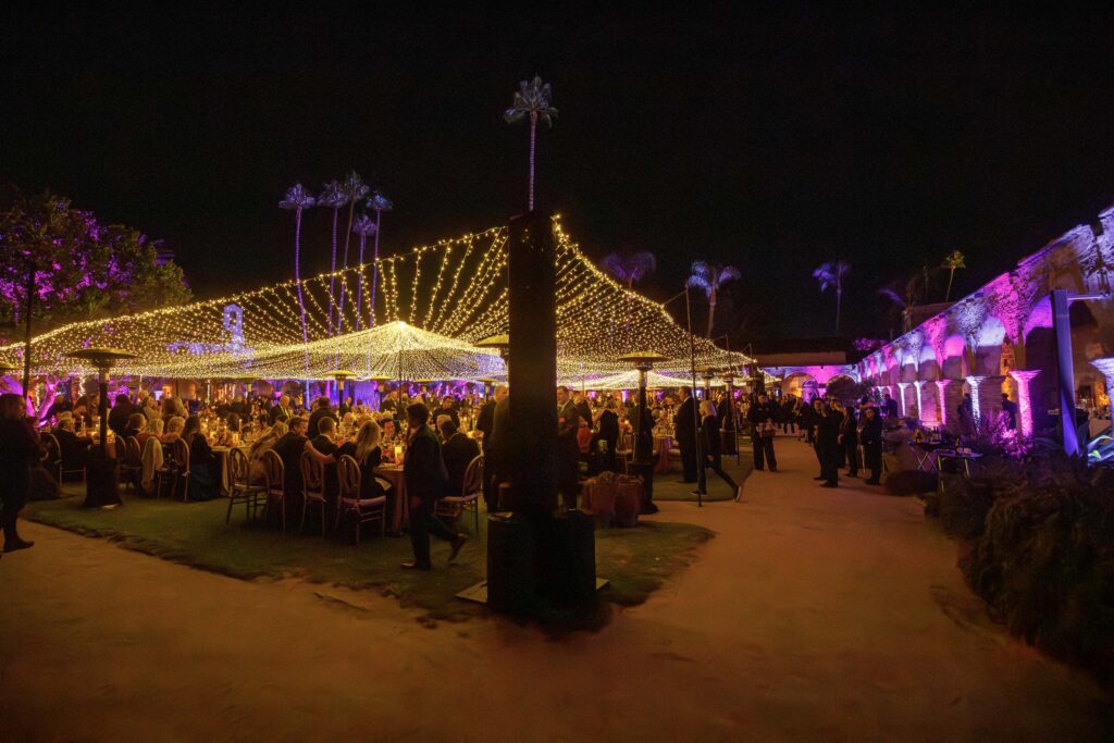 gala event dinner seating with fun lighting 