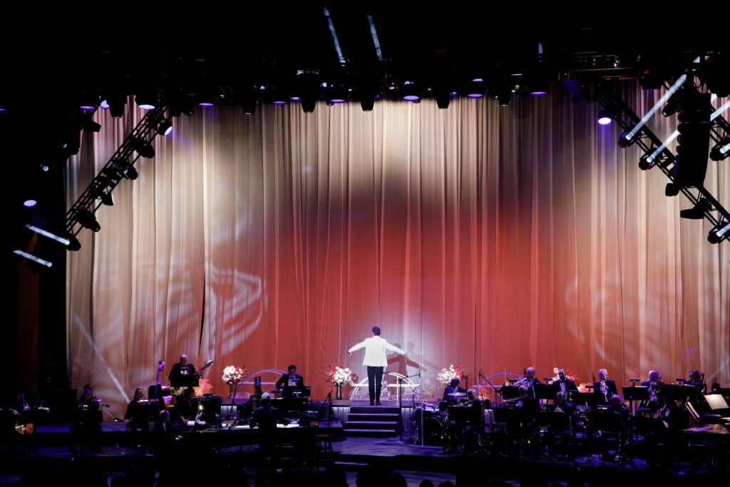 stage lighting and design at the Segerstrom Candlelight Concert