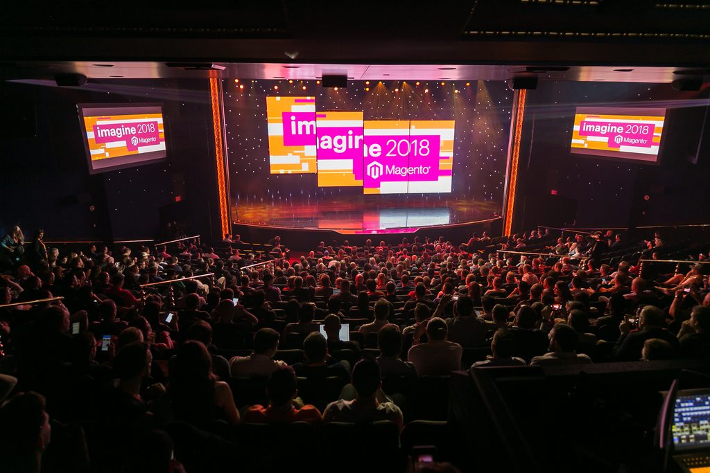 LED screens move on stage