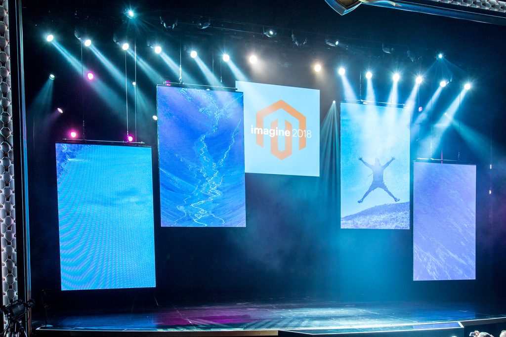 LED screens move on stage